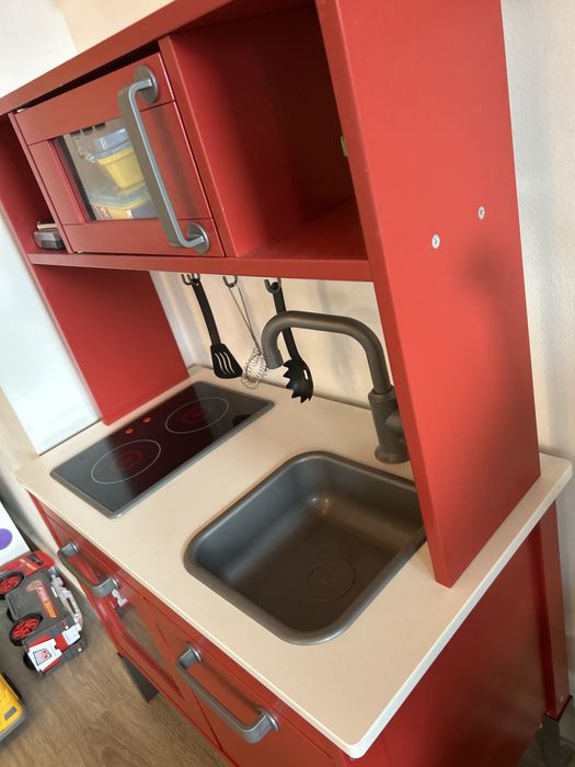 Cozinha criança ikea vermelha