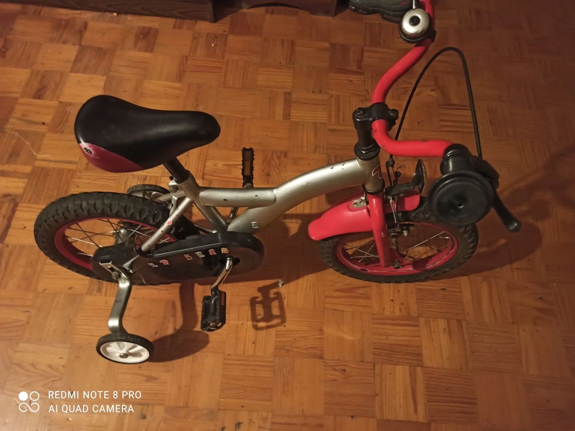 Bicicleta com rodas de apoio