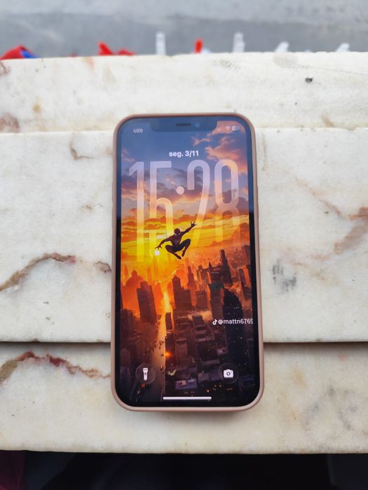 iPhone 12 IOS 26 em estado DE novo. 3 capinhas, cooler