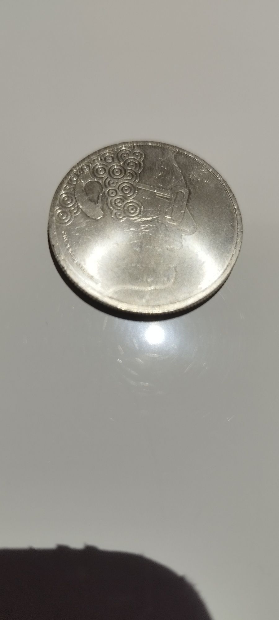 Moeda €5.00 nova  portuguesa comemorativa de José Afonso.
