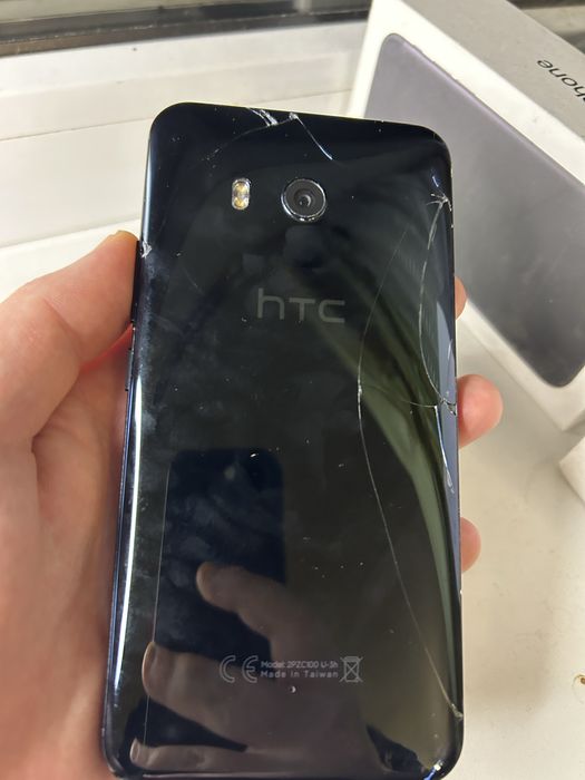 Мобильный телефон , смартфон htc u11 4/64