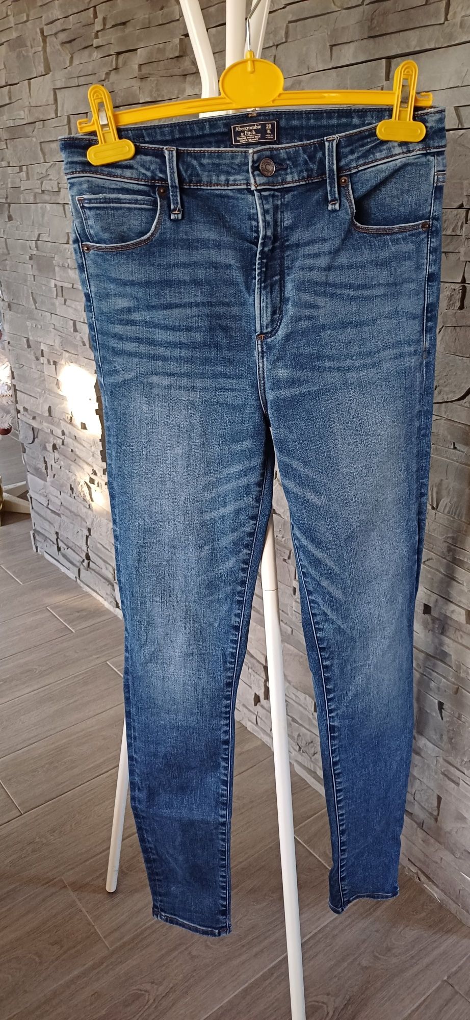 Spodnie jeansowe rozmiar 28