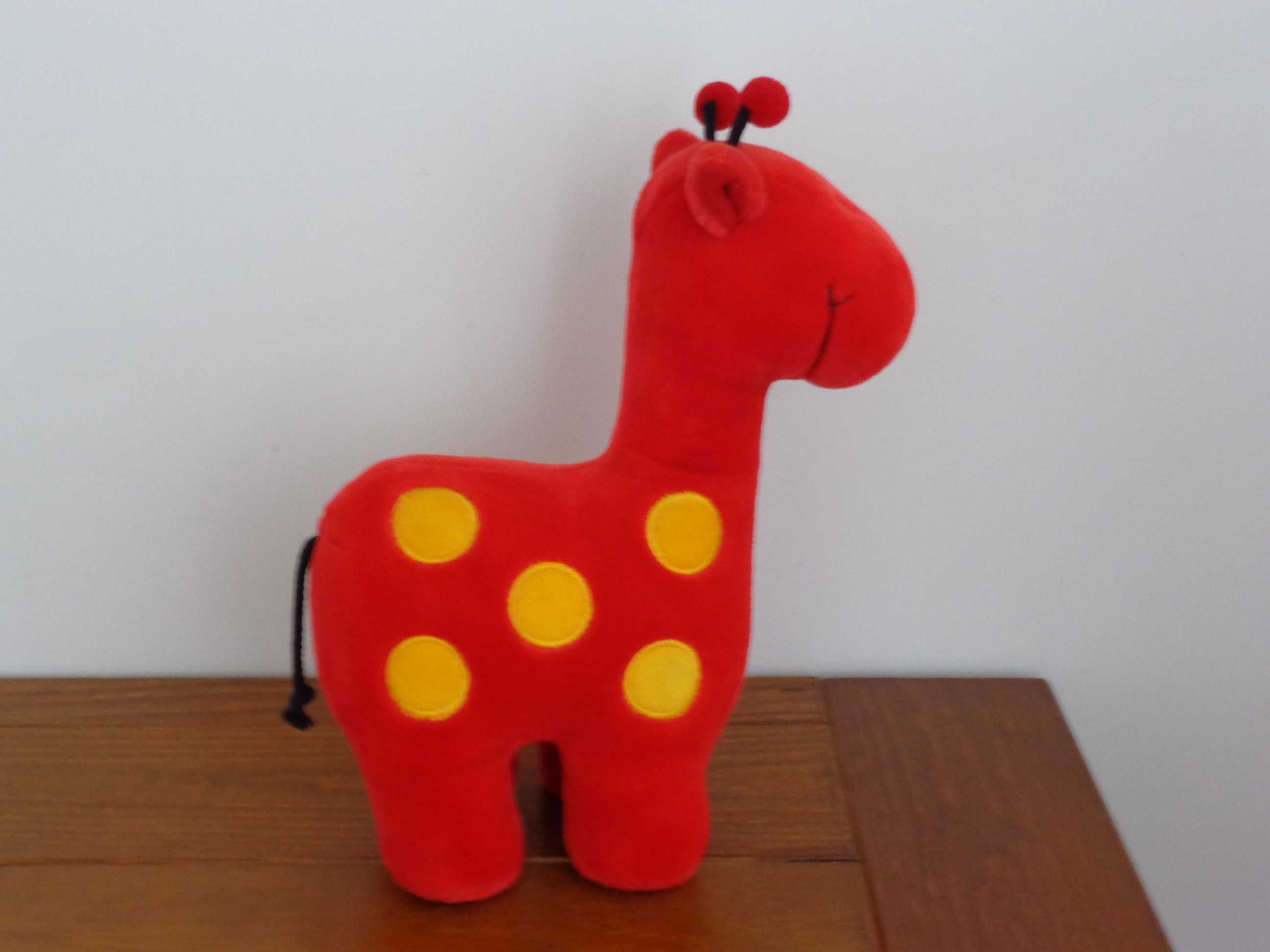 Peluche girafa, estilizada, marca Steinbeck