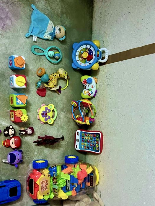 Brinquedos para bebé e criança