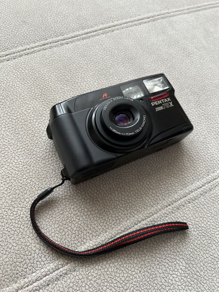 Плівковий фотоапарат Pentax (неробочий)