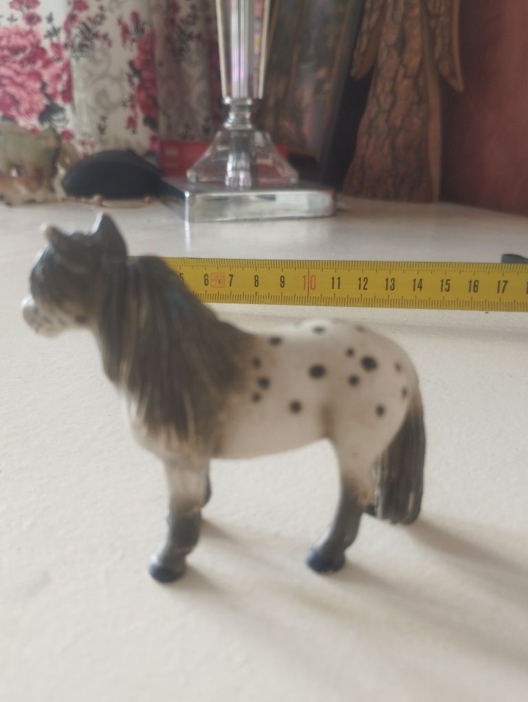 Kucyk nakrapiany figurka Schleich