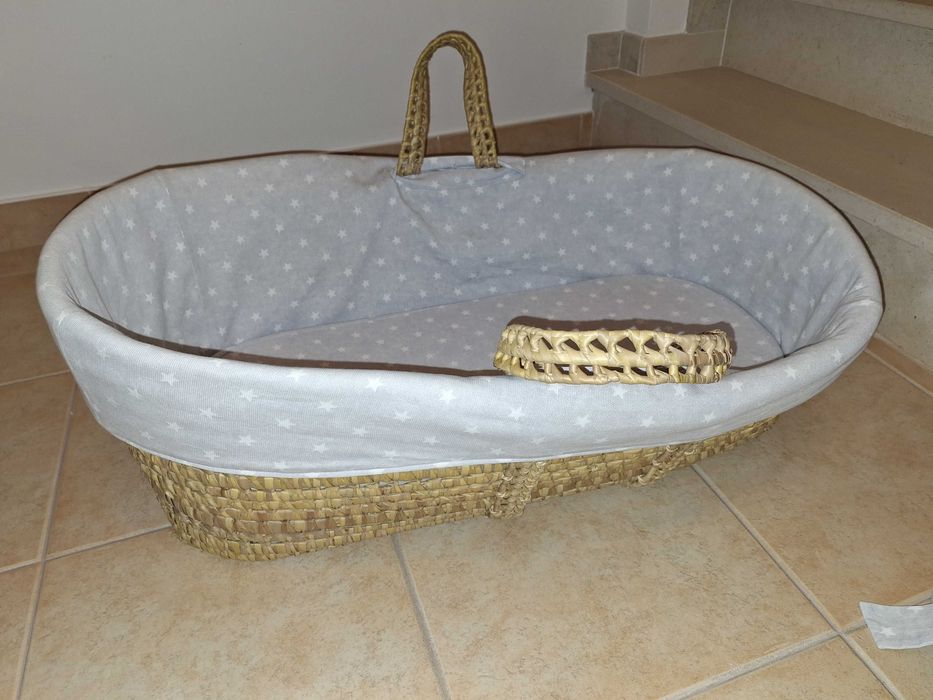Alcofa de verga com roupa
