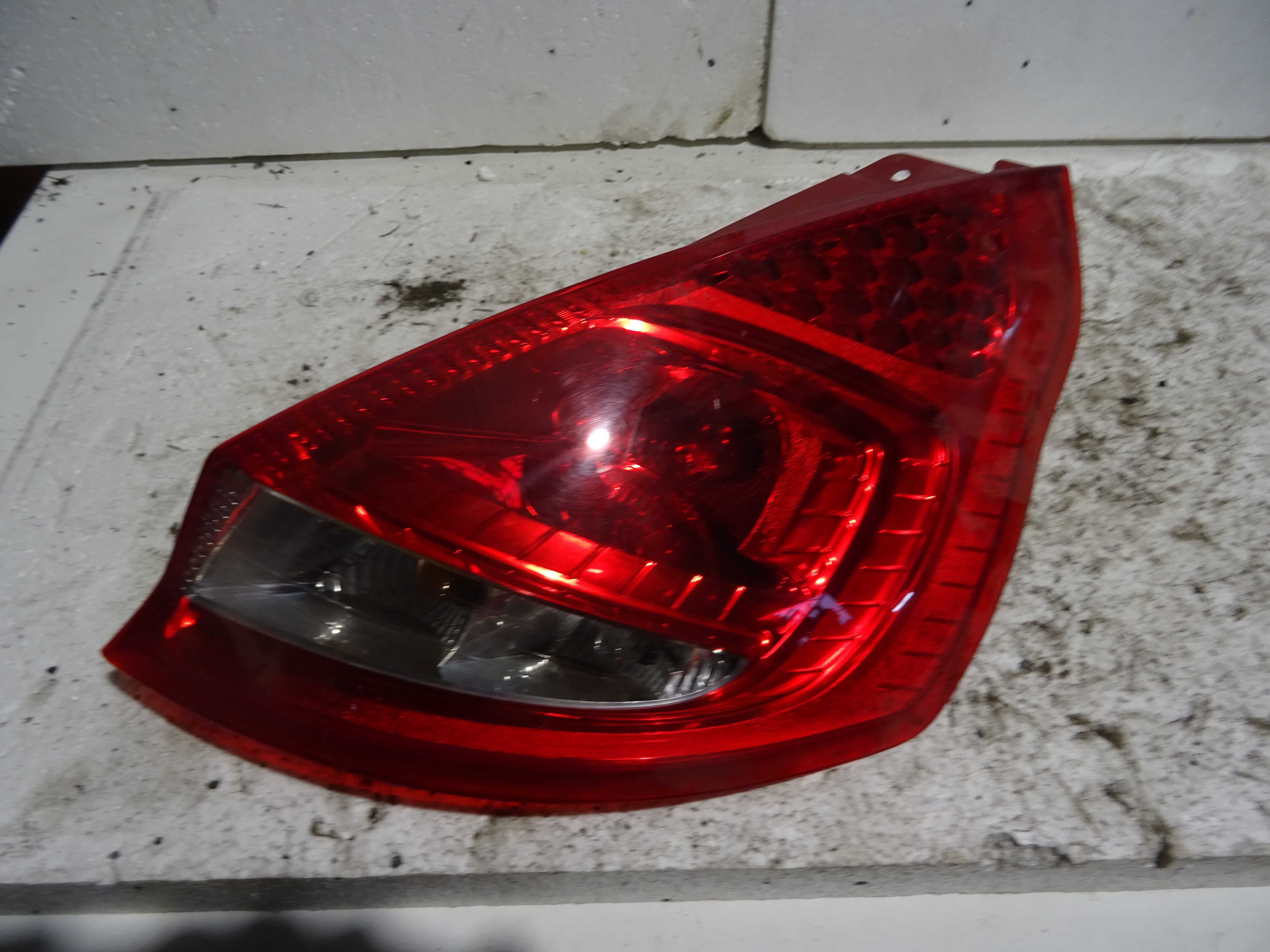 Lampa Prawa Tył Ford Fiesta MK7 VII