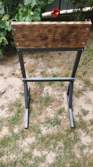 Підставка, тримач під лодочний двигун.