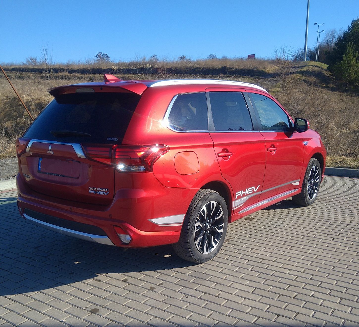 Продається Mitsubishi Outlander Plug-in Hybrid (PHEV).