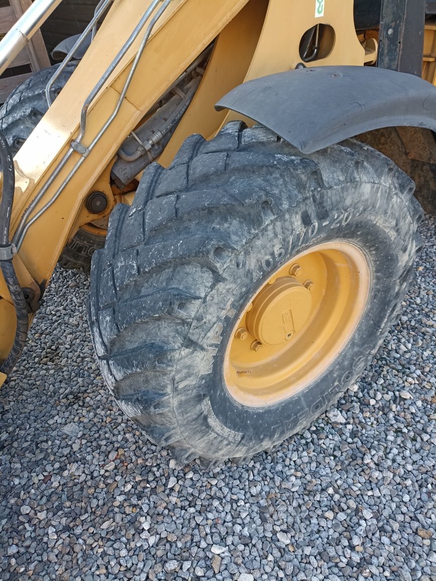 Ładowarka Cat 906