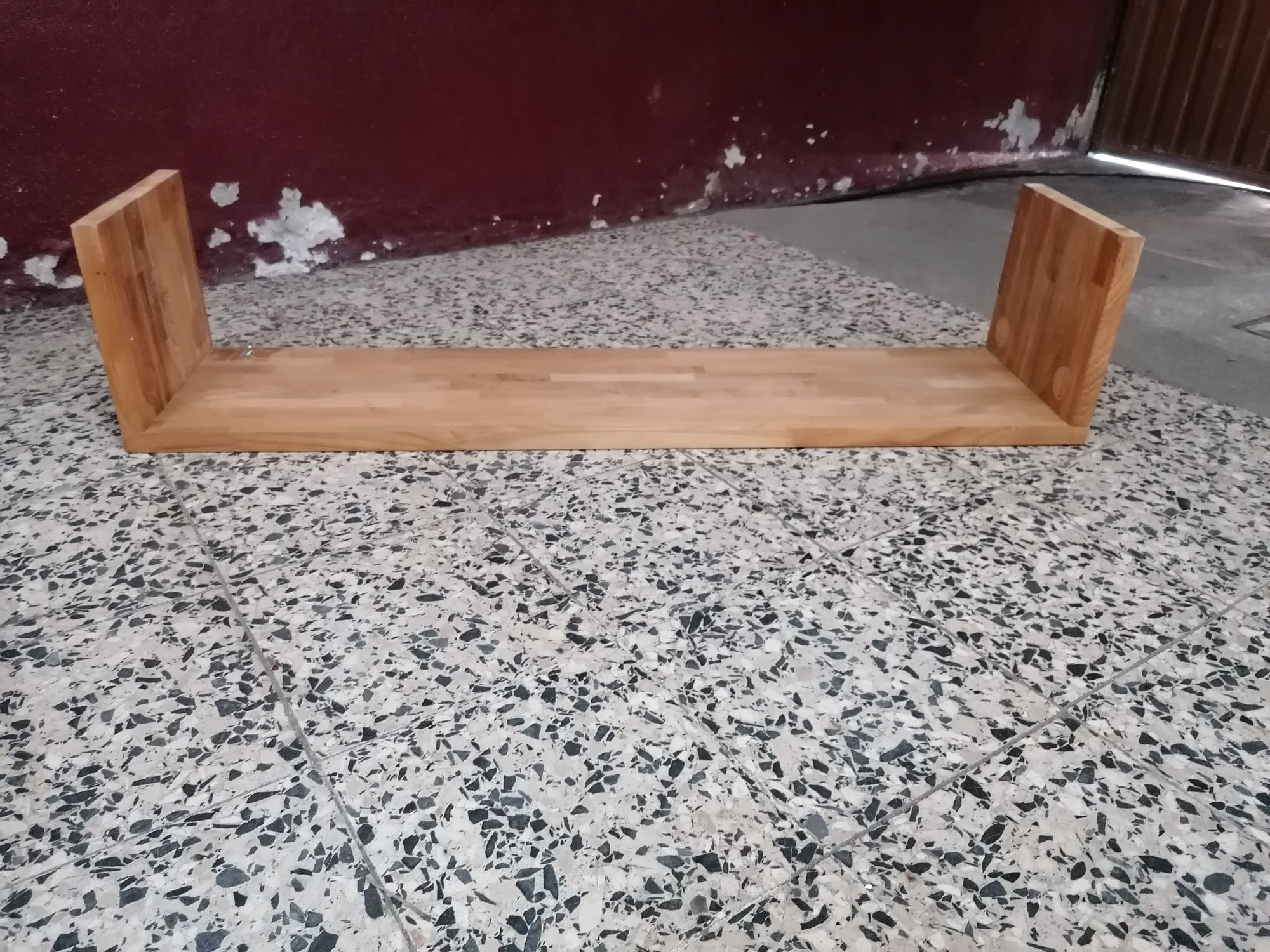 2 Prateleiras de madeira maciça