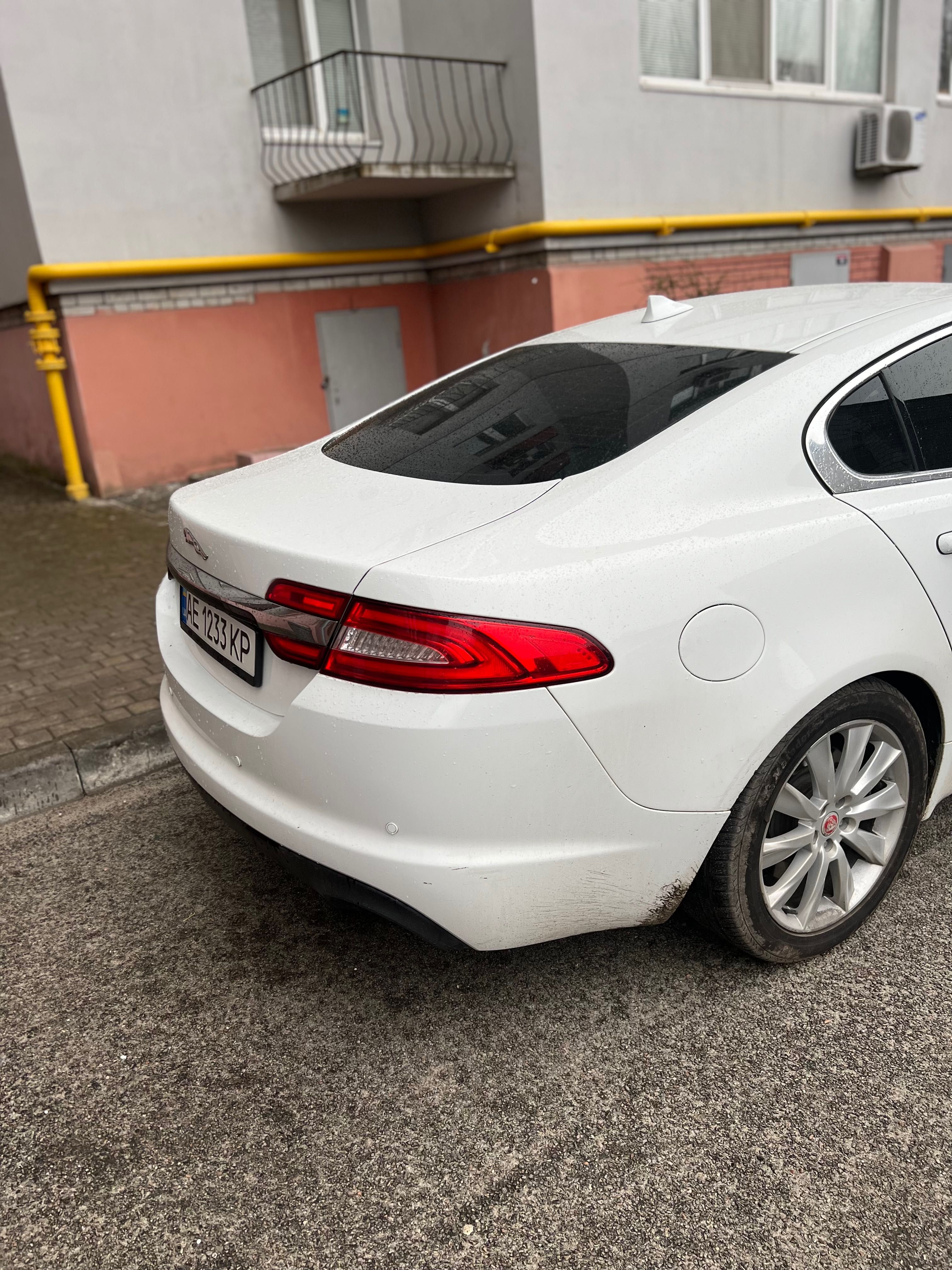 Автомобіль Jaguar xf 2 л 2015 г.в.