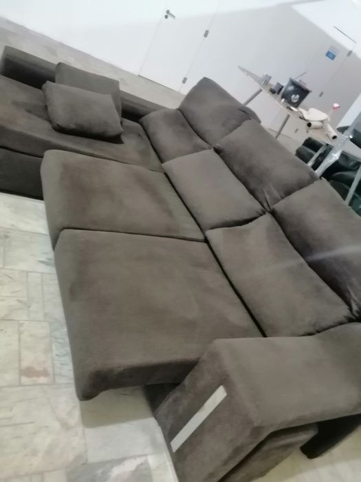 Sofá Chaise Long em Tecido com Arrumações