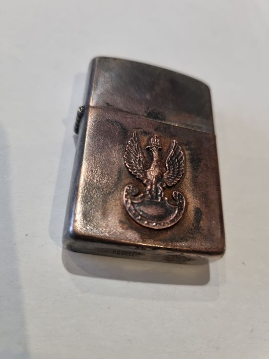 Zapalniczka z orzełkiem w koronie sygnowana