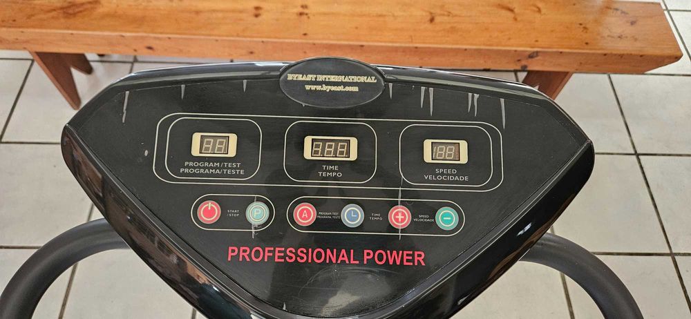 Plataforma vibratória da marca Professional 2000W em óptimas condições