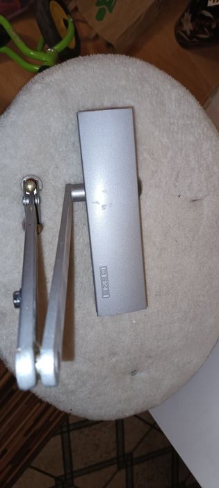 Samozamykacz domykacz Geze TS2000