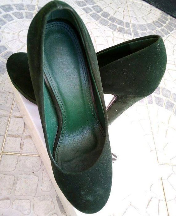 Sapatos verdes escuros tamanho 37 , usados apenas 1 vez