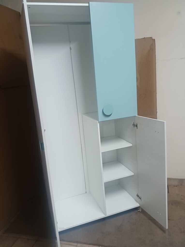 Vendo roupeiro de duas portas em ótimo estado possibilidade de fazer e