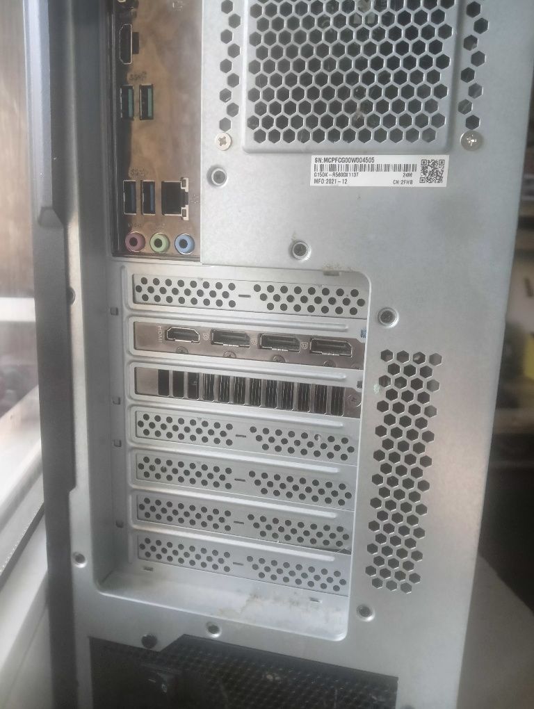 Komputer gamingowy + monitor