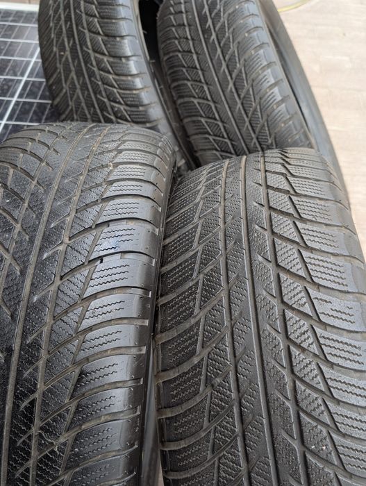 4 шт. 205/55 R17 Bridgestone Blizzak LM001 зимові шини бу
2021 рік
В г