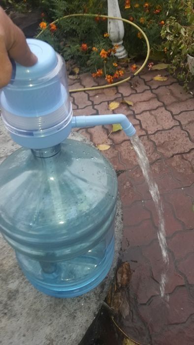 Бутиль для води  19 л , помпи.