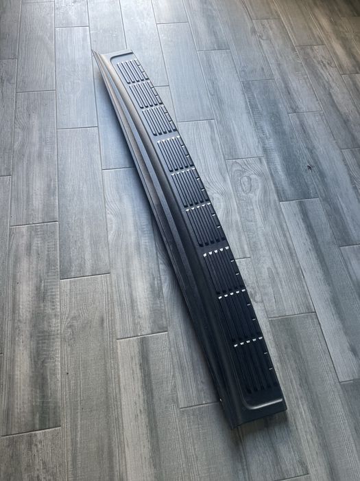 Накладка заднего бампера Toyota Land Cruiser 200. 52162-60040