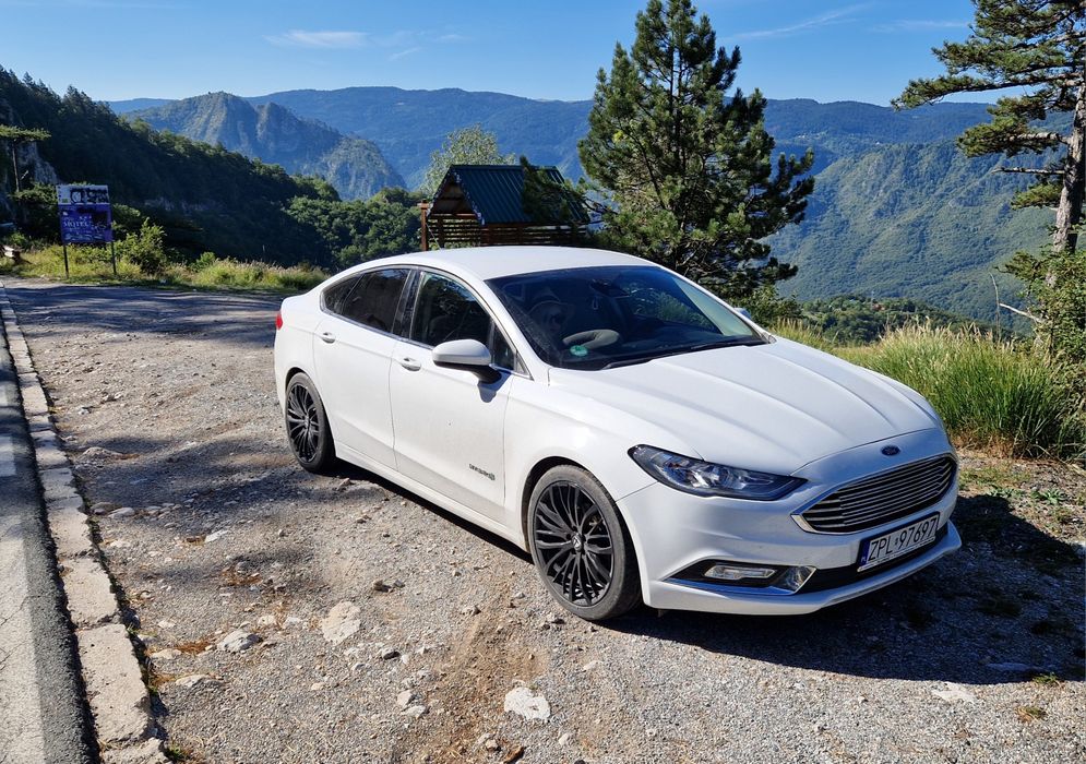 Ford Fusion Hybrid SE