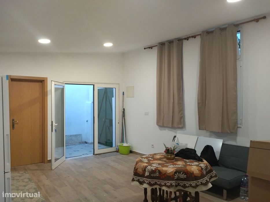 Casa térrea independente c/ pequeno terraço (área util - 67,8 m2)