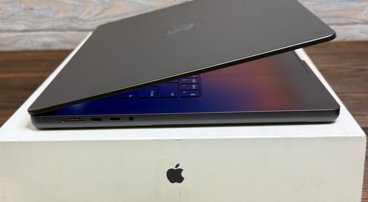 MacBook Pro 16" Space Black Late 2023 (MRW13) - 1280 $$ - EmojieStore