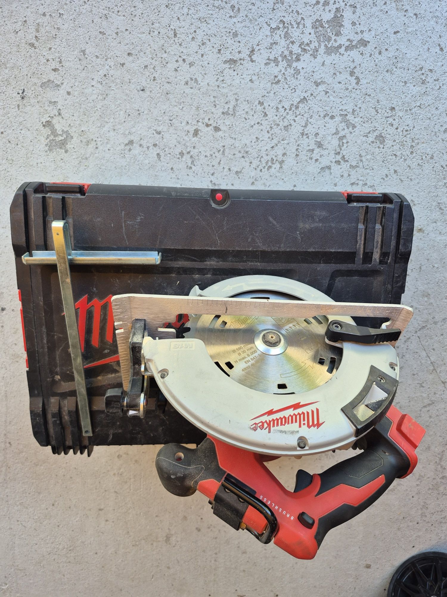 Pilarka tarczowa milwaukee M18 BLCS66