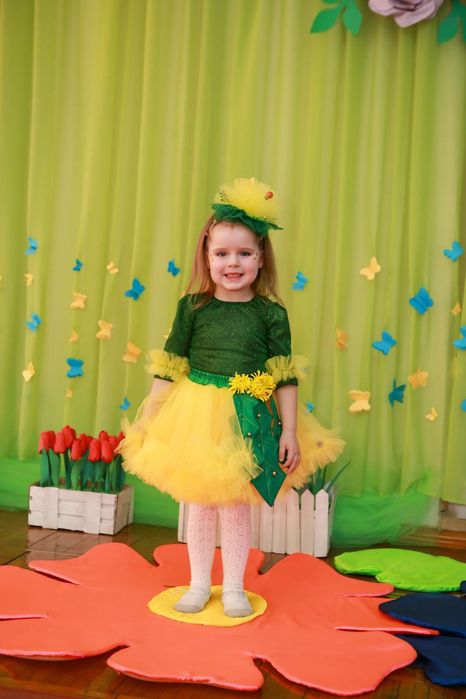 Карнавальний костюм 'Кульбабка" ріст 98-104 напівобхват талії
Костюм с