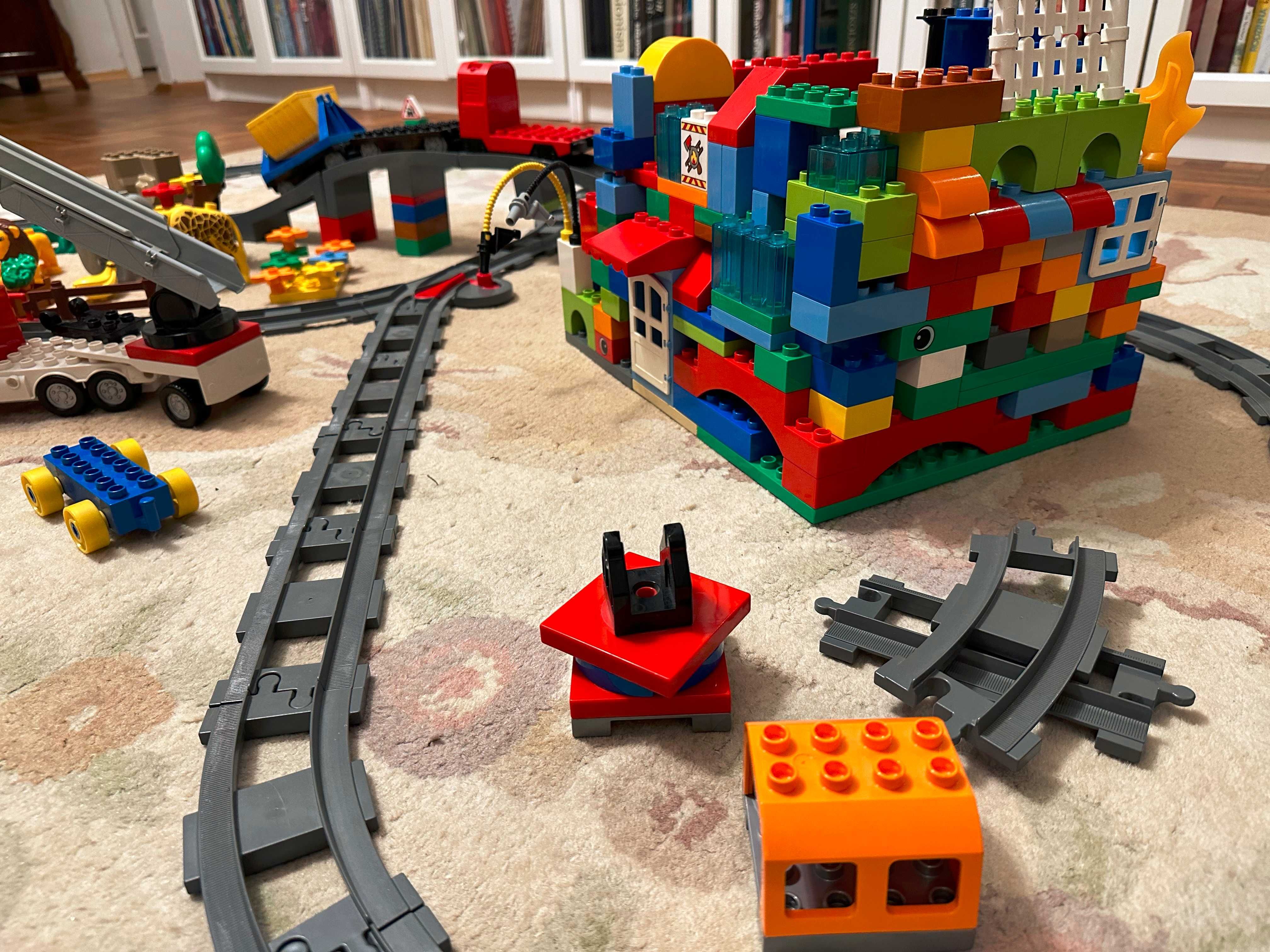 Duży zestaw LEGO DUPLO. kolejka, straż pożarna, zoo, dodatkowe klocki