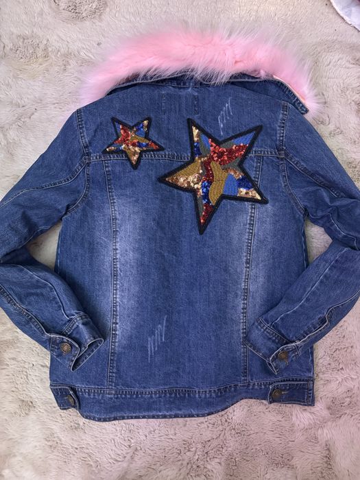 Jeansowa kurtka z odpinanym rozowym futerkiem i z cekinami S/M