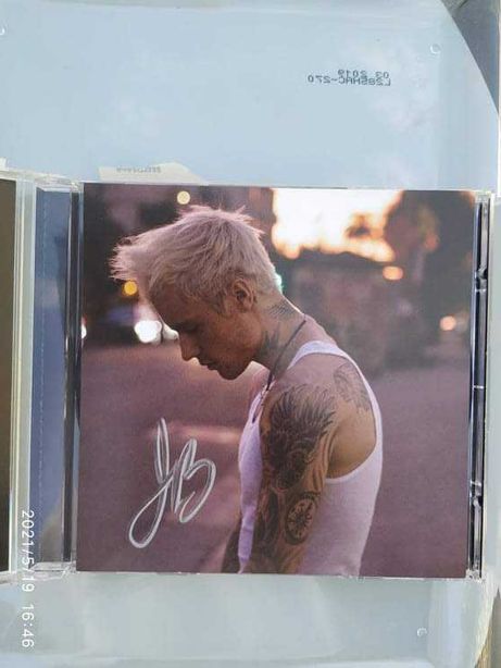 Assinado Justin Bieber (JB) YUMMY CD - Edição Limitada