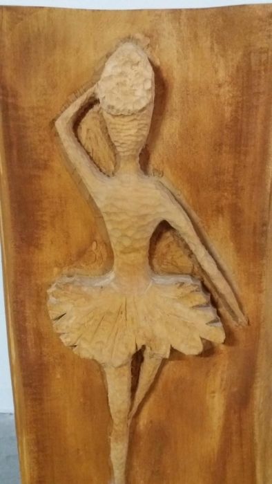 Baletnica rzeźba z drewna