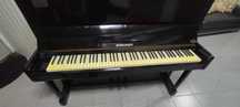 Piano de parede da marca STRAUSSER