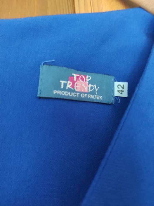 Elegancka sukienka  z paskiem