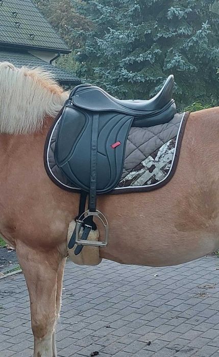 Siodlo ujeżdżeniowe 17.5 na szerokie, okrągłe konie