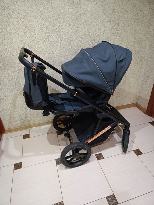 Універсальна всесезонна коляска Carrello Sigma  2 в 1: люлька і візочо