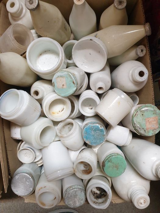 Diversos frascos antigos