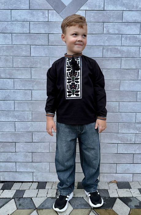 Дитяча вишиванка за борщівськими мотивати