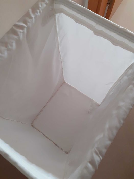 Estrutura cesto de lavandaria Ikea com rodas