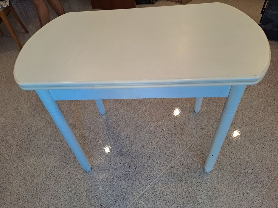 Mesa de cozinha branca extensível