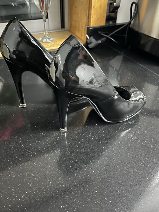 Sapatos pretos de senhora