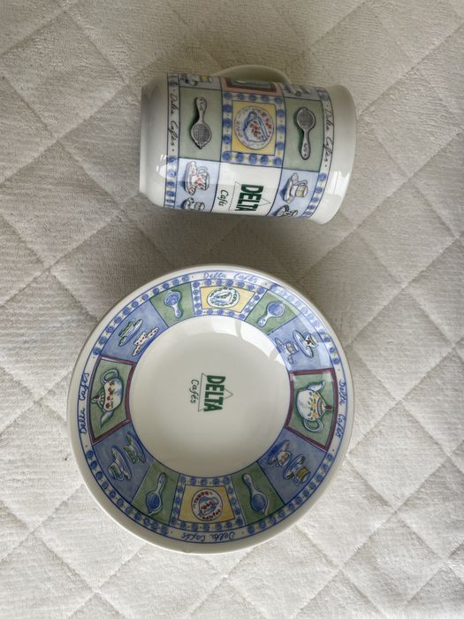 Conjunto caneca e taça da Delta Café