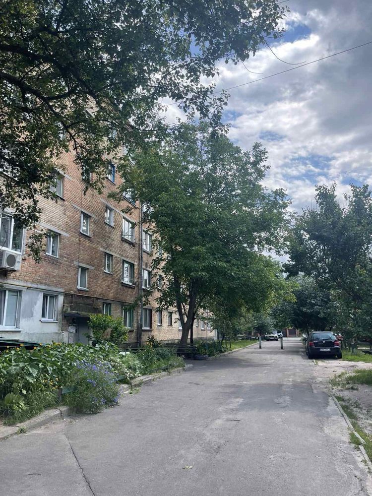Продаж 1 кімнатноі Гостинки р-н 3 школи вул. Глибоцька
