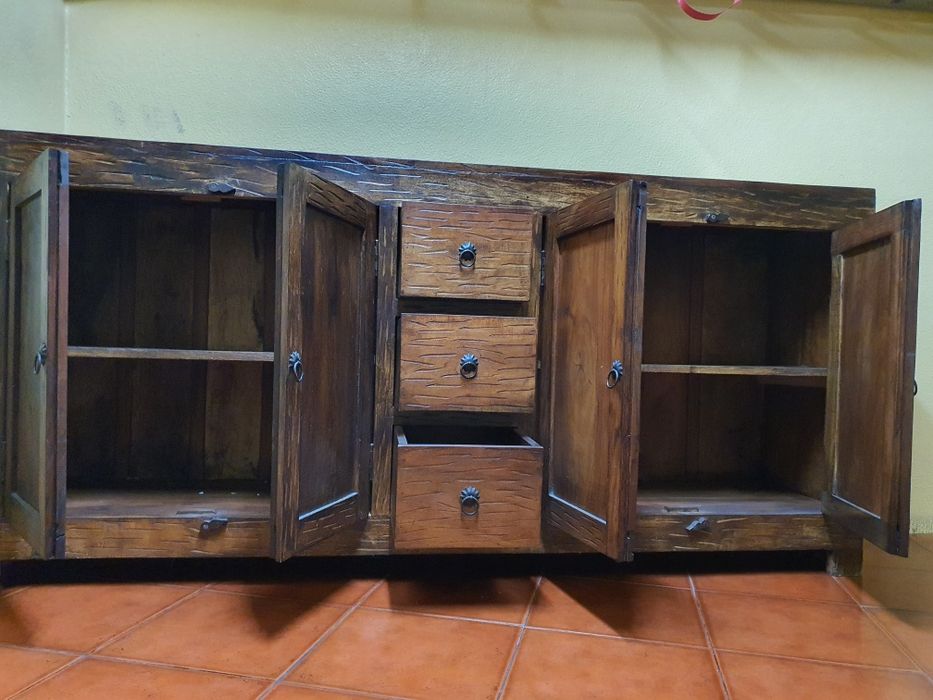 Aparador rústicos maciço altura 90cm comprimento 1,98cm largura 42cm