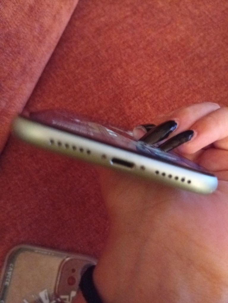 iPhone 11 (funciona mas a tela está danificada)