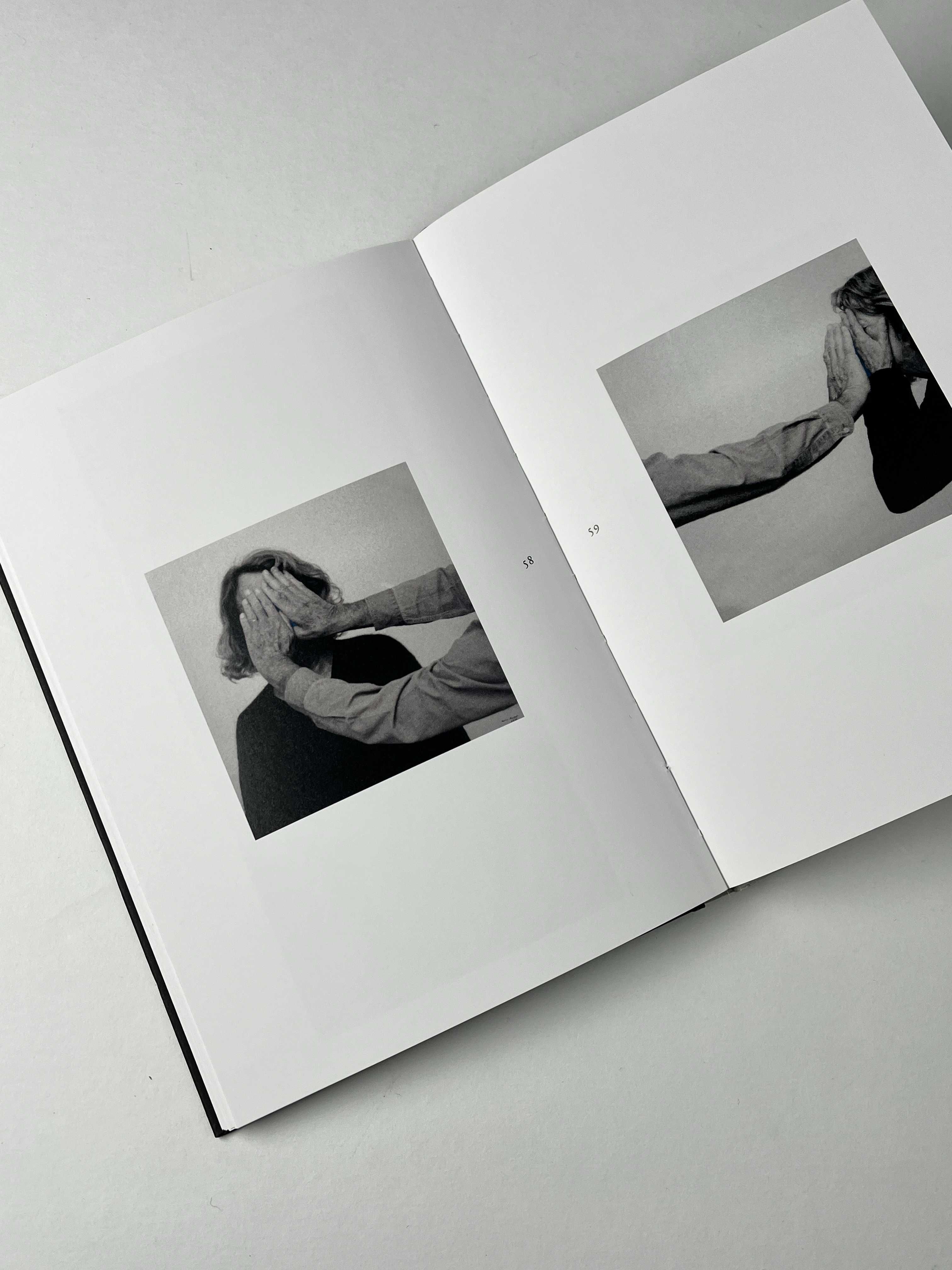 Livro Helena Almeida Andar, abraçar / Walking, holding 2015